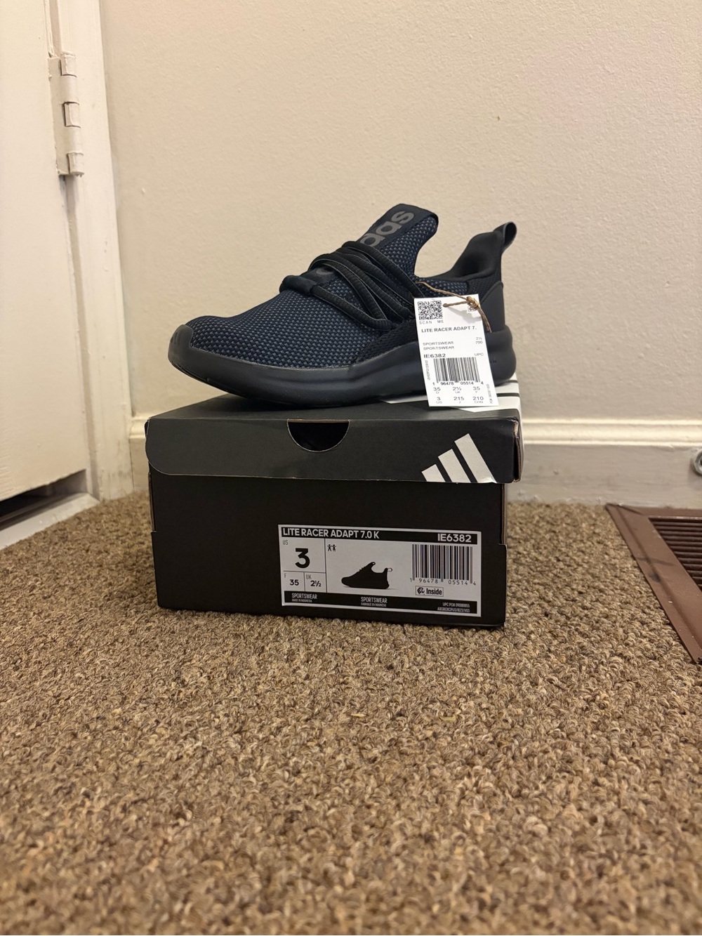 Adidas Lite Racer Adapt 7.0 kids sneaker size 3 Black NWT